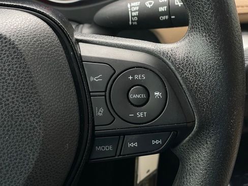 Used 2019 Toyota RAV4 LE image 14