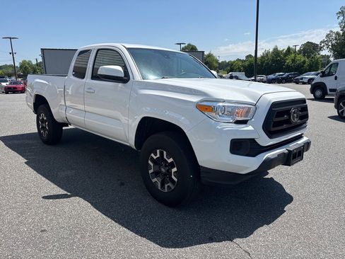 Used 2020 Toyota Tacoma SR RWD image 9