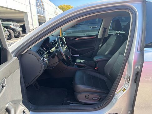 Used 2018 Volkswagen Passat 2.0T SE image 13