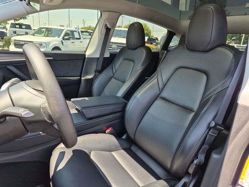 Used 2024 Tesla Model Y Long Range AWD/4WD image 17