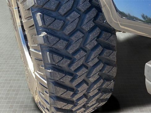 Certified 2022 Jeep Gladiator Willys image 11