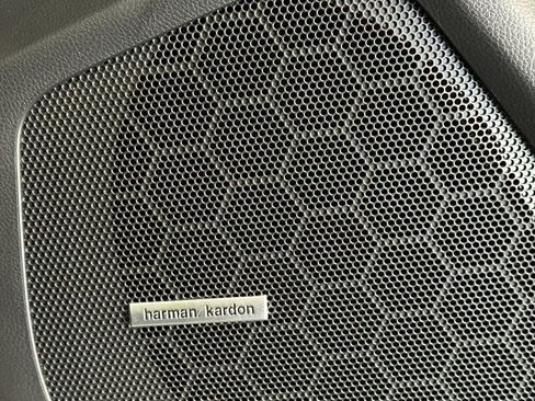 Used 2022 Subaru Ascent Limited w/ Technology Package image 16