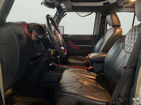 Used 2018 Jeep Wrangler Unlimited Sport S image 36