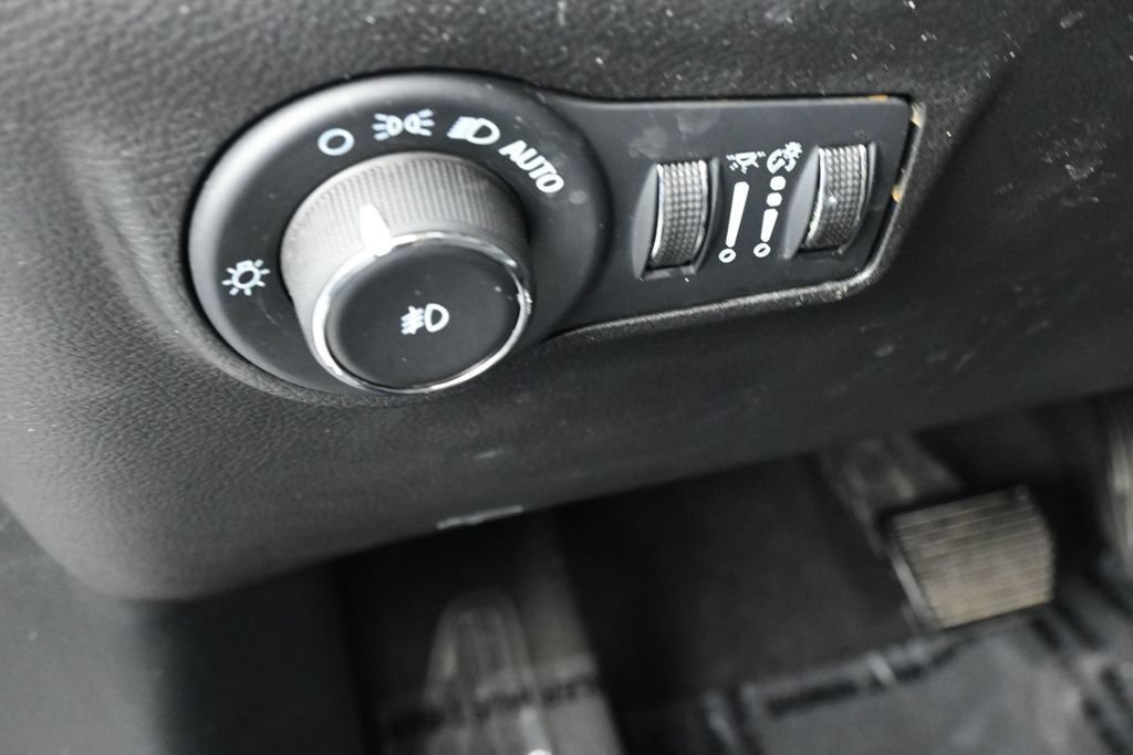 Used 2024 Jeep Compass Latitude AWD/4WD image 26