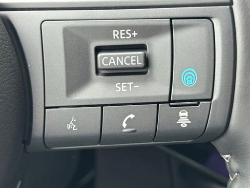 New 2025 Nissan Pathfinder SV w/ Black Appearance Package image 33