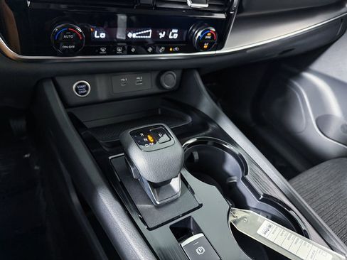 Certified 2022 Nissan Rogue SV image 19