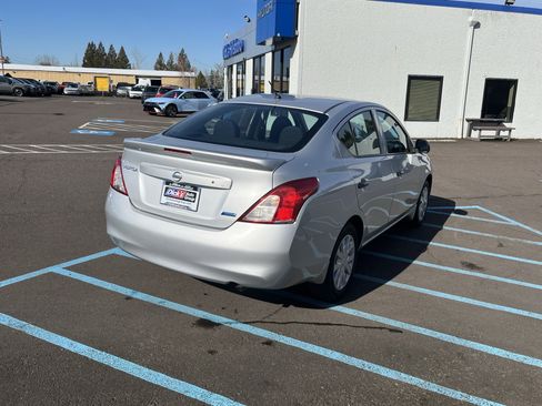 Used 2014 Nissan Versa S Plus image 5