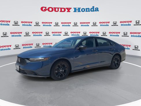Used 2025 Honda Accord SE image 4