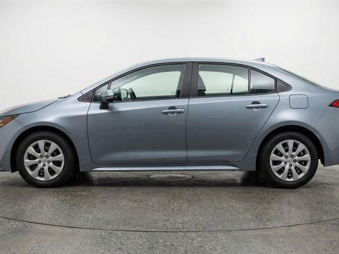 Used 2025 Toyota Corolla LE image 5