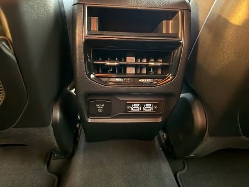 Used 2023 Jeep Grand Cherokee Altitude image 33