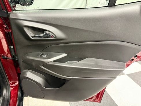 Used 2025 Chevrolet Trax LT image 23