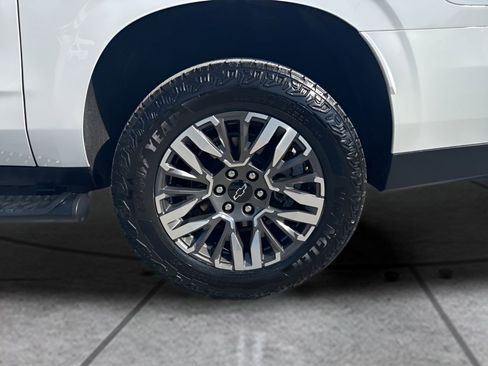 Used 2025 Chevrolet Suburban Z71 AWD/4WD image 34
