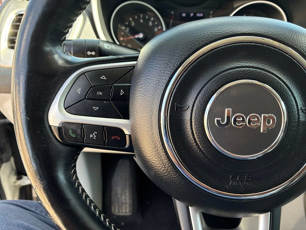 Used 2019 Jeep Compass Latitude FWD image 24
