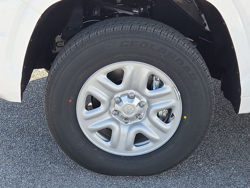 New 2026 Toyota Tundra SR image 5