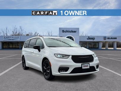 Used 2025 Chrysler Pacifica Limited