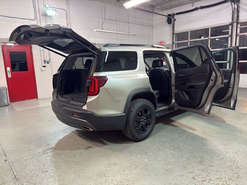 Used 2022 GMC Acadia AT4 w/ Technology Package AWD/4WD image 12