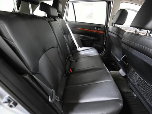 Used 2012 Subaru Outback 2.5i Limited w/ Moonroof Pkg AWD/4WD image 24