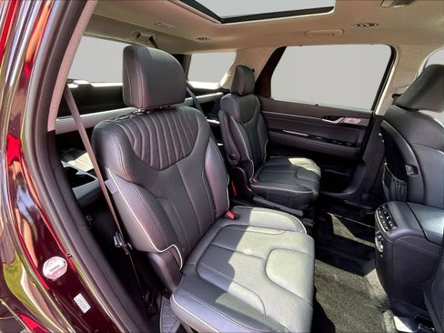 Used 2024 Hyundai Palisade Limited AWD/4WD image 25