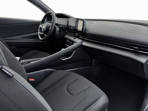 New 2025 Hyundai Elantra SEL image 15