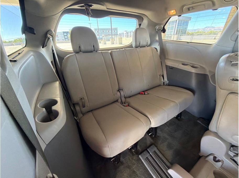 Used 2017 Toyota Sienna XLE w/ XLE Navigation Package FWD image 13