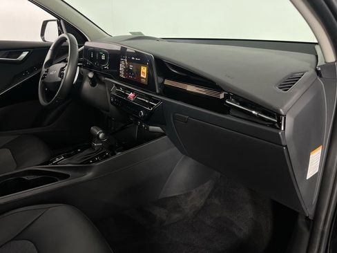 Used 2024 Kia Niro EX Touring image 31