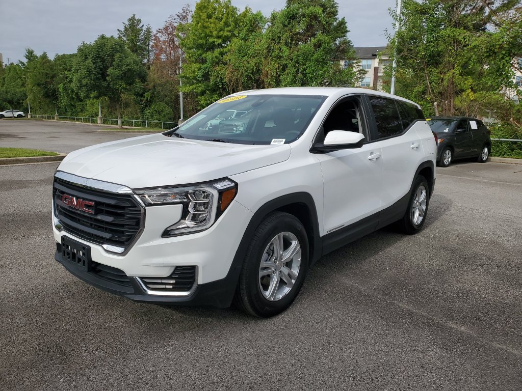Used 2024 GMC Terrain SLE FWD image 2