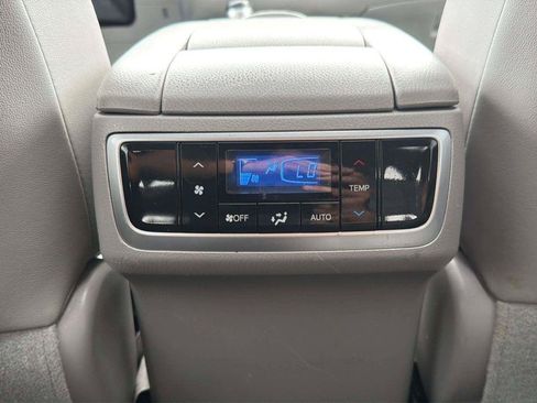 Used 2017 Toyota Highlander XLE AWD/4WD image 18