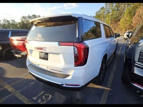 Used 2025 GMC Yukon XL Elevation image 4