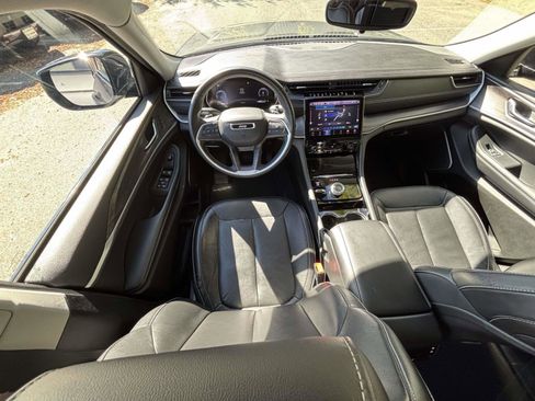 Used 2022 Jeep Grand Cherokee L Limited image 18