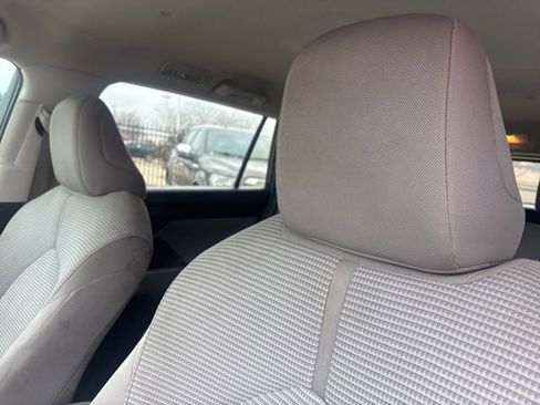 Used 2020 Toyota Highlander L image 9