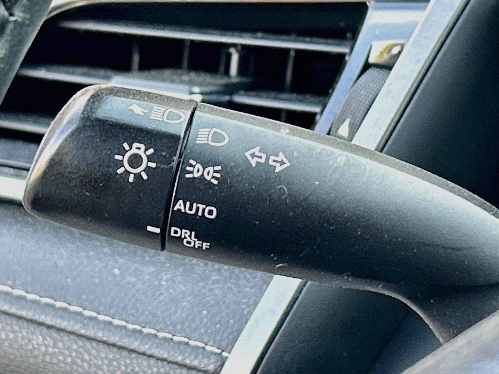 Used 2018 Toyota Camry SE w/ Moonroof Package FWD image 32
