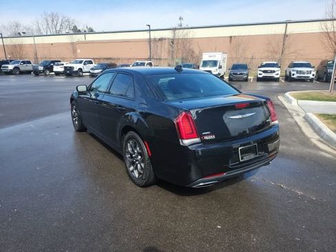 Used 2018 Chrysler 300 S image 7