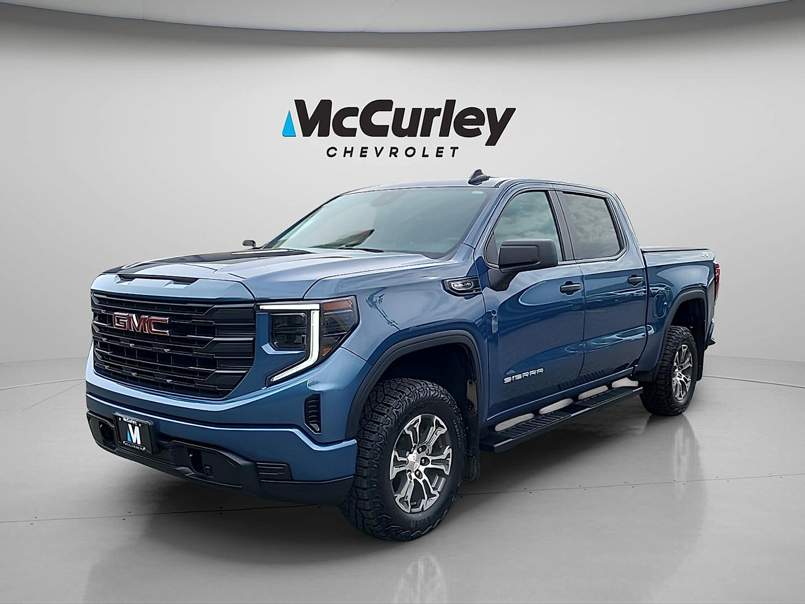 Used 2024 GMC Sierra 1500 Pro w/ Graphite Edition AWD/4WD image 3