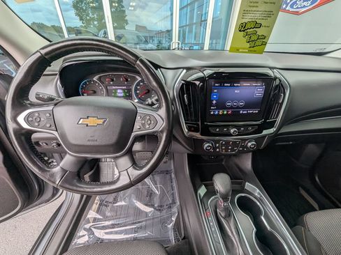 Used 2021 Chevrolet Traverse LT w/ LPO, 'HIT The Road' Package AWD/4WD image 16
