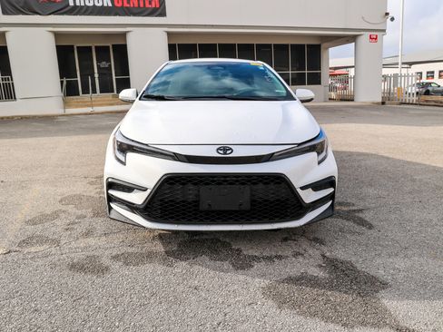 Used 2026 Toyota Corolla SE image 3