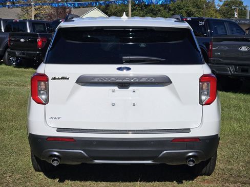 Used 2023 Ford Explorer XLT w/ Equipment Group 202A image 4