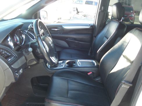 Used 2019 Dodge Grand Caravan GT image 19