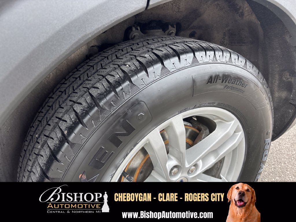 Used 2022 Ford Explorer XLT w/ Equipment Group 202A AWD/4WD image 16