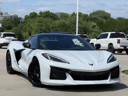 Used 2025 Chevrolet Corvette Z06 w/ Stealth Interior Trim Package RWD image 2