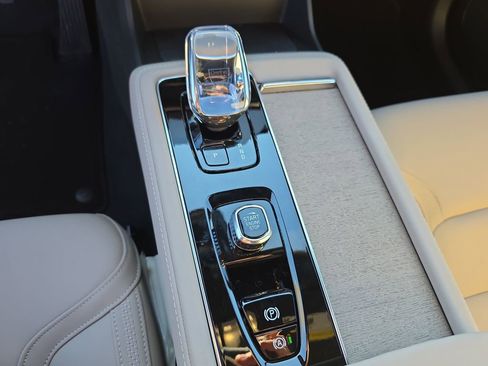 New 2026 Volvo XC90 B6 Plus w/ Protection Package Premier image 17