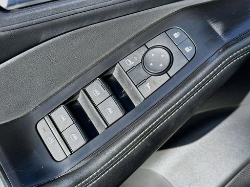Used 2025 Nissan Rogue SV AWD/4WD image 16