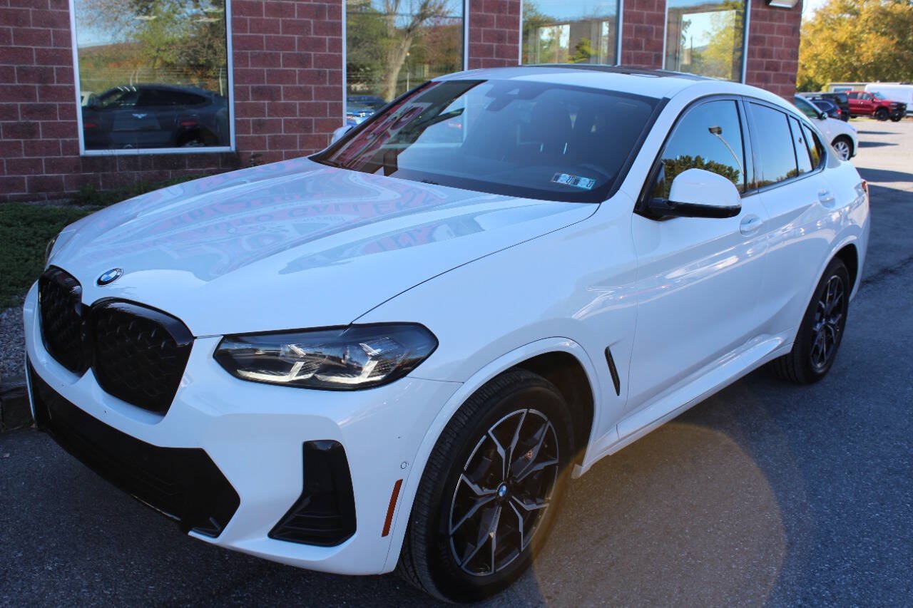 Used 2024 BMW X4 xDrive30i w/ Premium Package AWD/4WD image 2