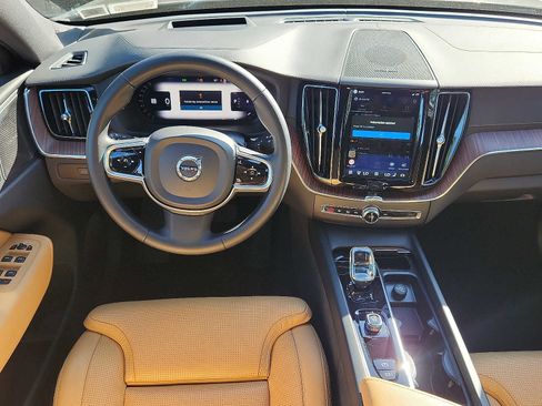 Certified 2023 Volvo XC60 B6 Ultimate w/ Protection Package Premier AWD/4WD image 11