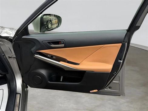 Used 2018 Lexus IS 300 image 30