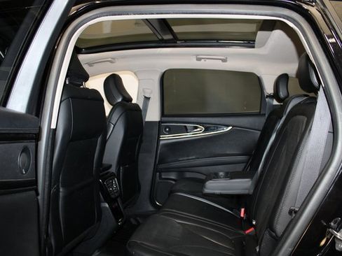 Used 2021 Lincoln Nautilus Reserve image 10