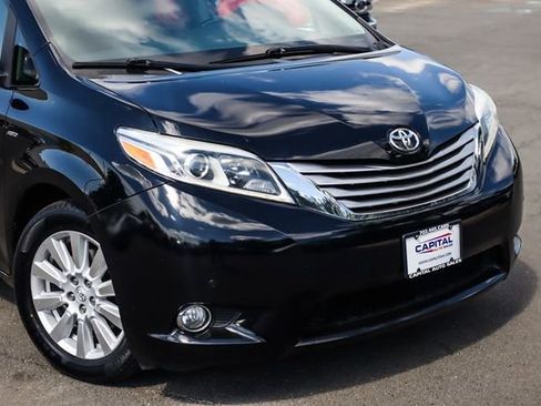 Used 2017 Toyota Sienna Limited Premium image 7