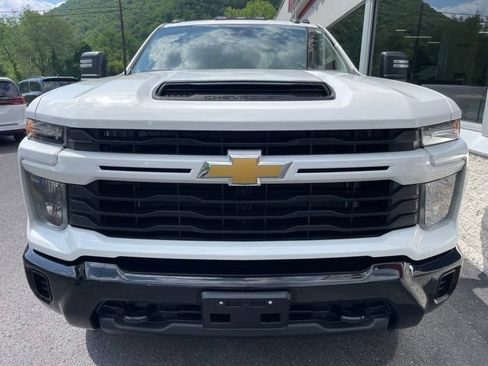 Used 2024 Chevrolet Silverado 2500 Custom w/ Custom Convenience Package AWD/4WD image 3