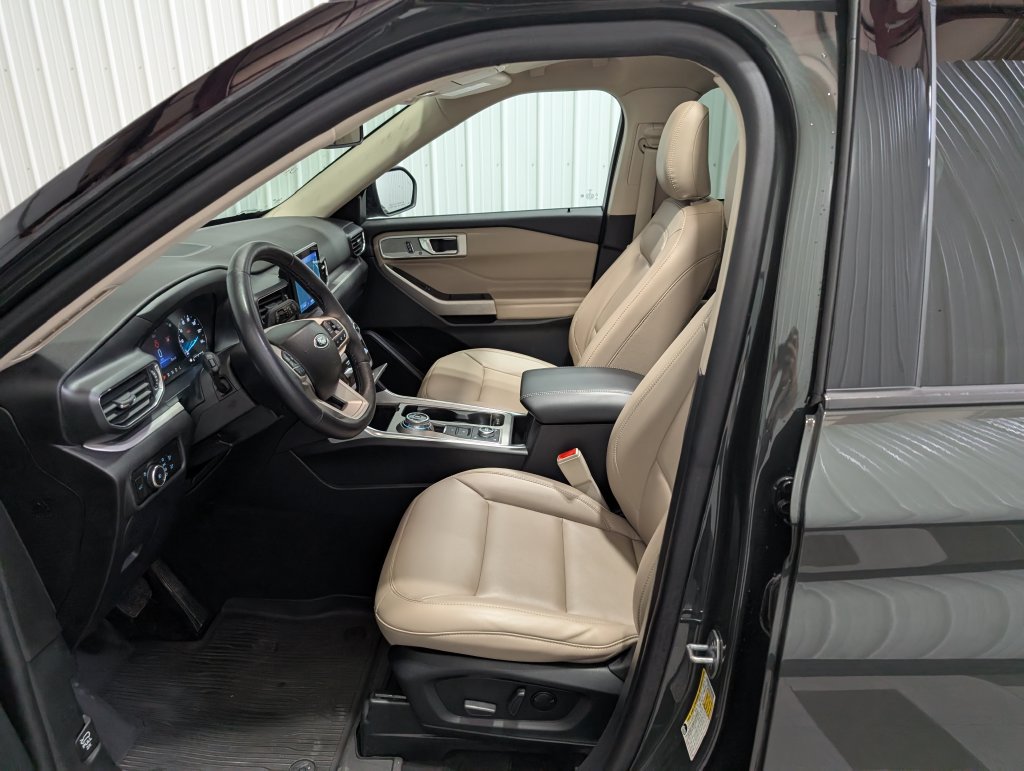 Used 2024 Ford Explorer XLT w/ Equipment Group 202A AWD/4WD image 17