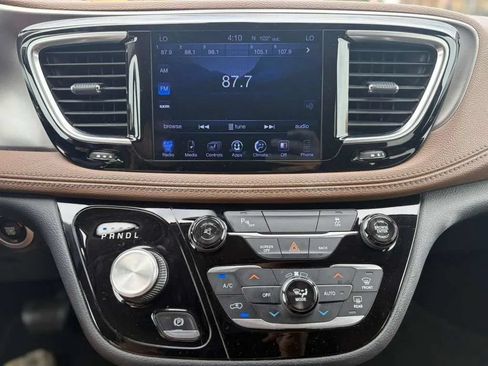 Used 2017 Chrysler Pacifica Limited w/ UConnect Theater Package FWD image 20