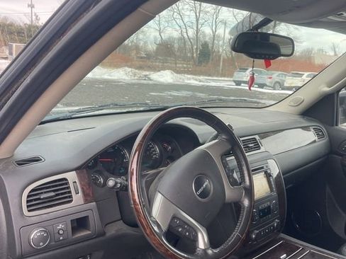 Used 2011 GMC Yukon Denali image 3